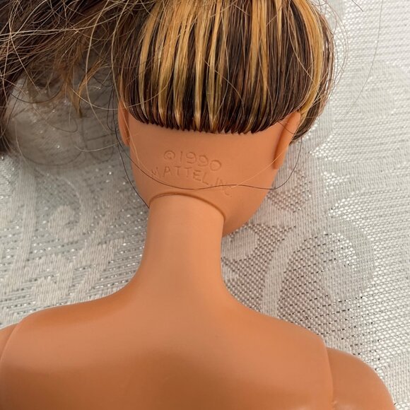 2016 Mattel Barbie Doll 11.5" Nude - Picture 2 of 3